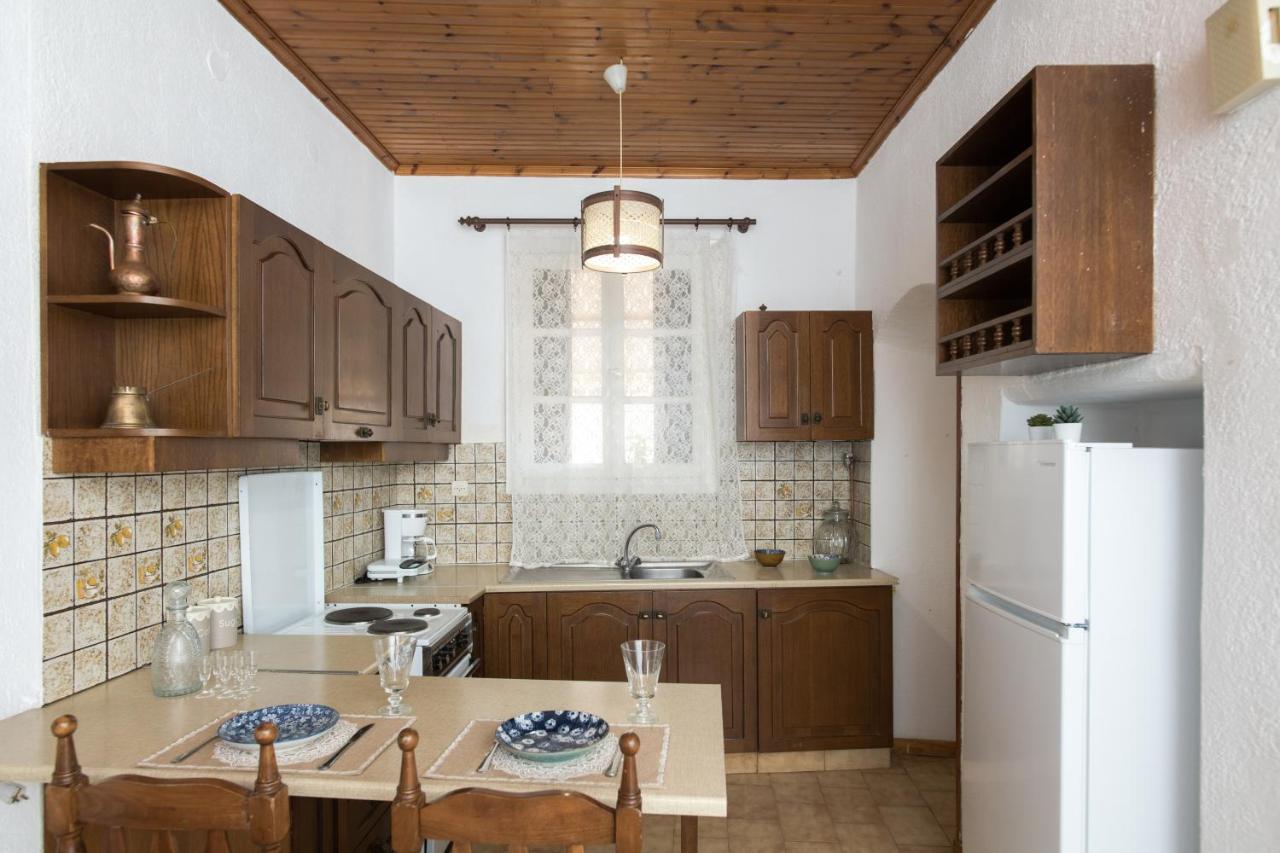 Neoclassical Manor House Порос Экстерьер фото